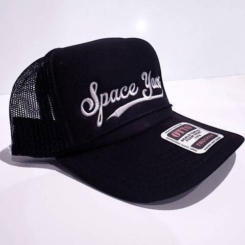 BLACK TRUCKER HAT